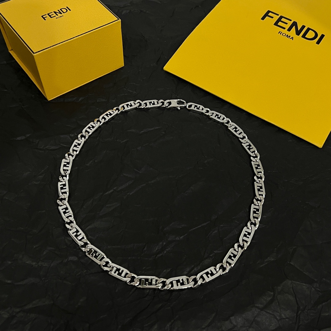 Fendi O’Lock Necklace - FashionPlug