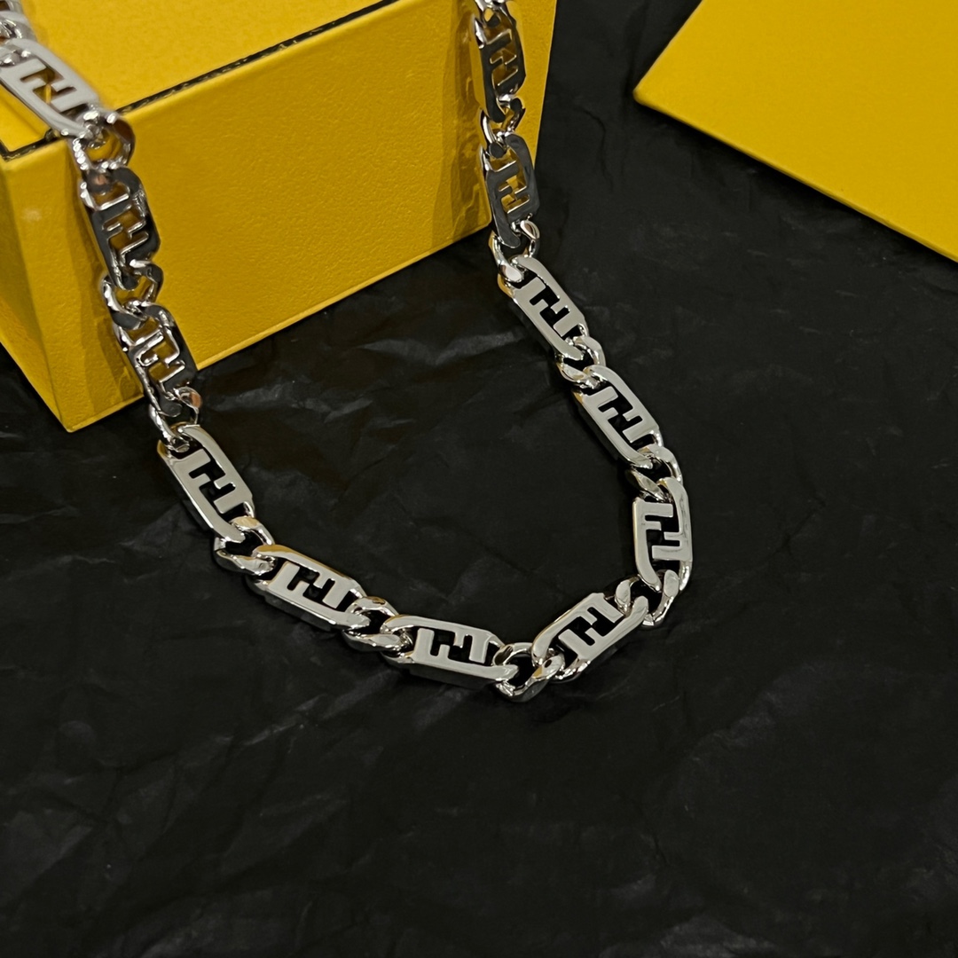 Fendi O’Lock Necklace - FashionPlug