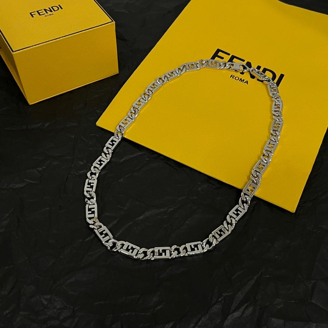Fendi O’Lock Necklace - FashionPlug