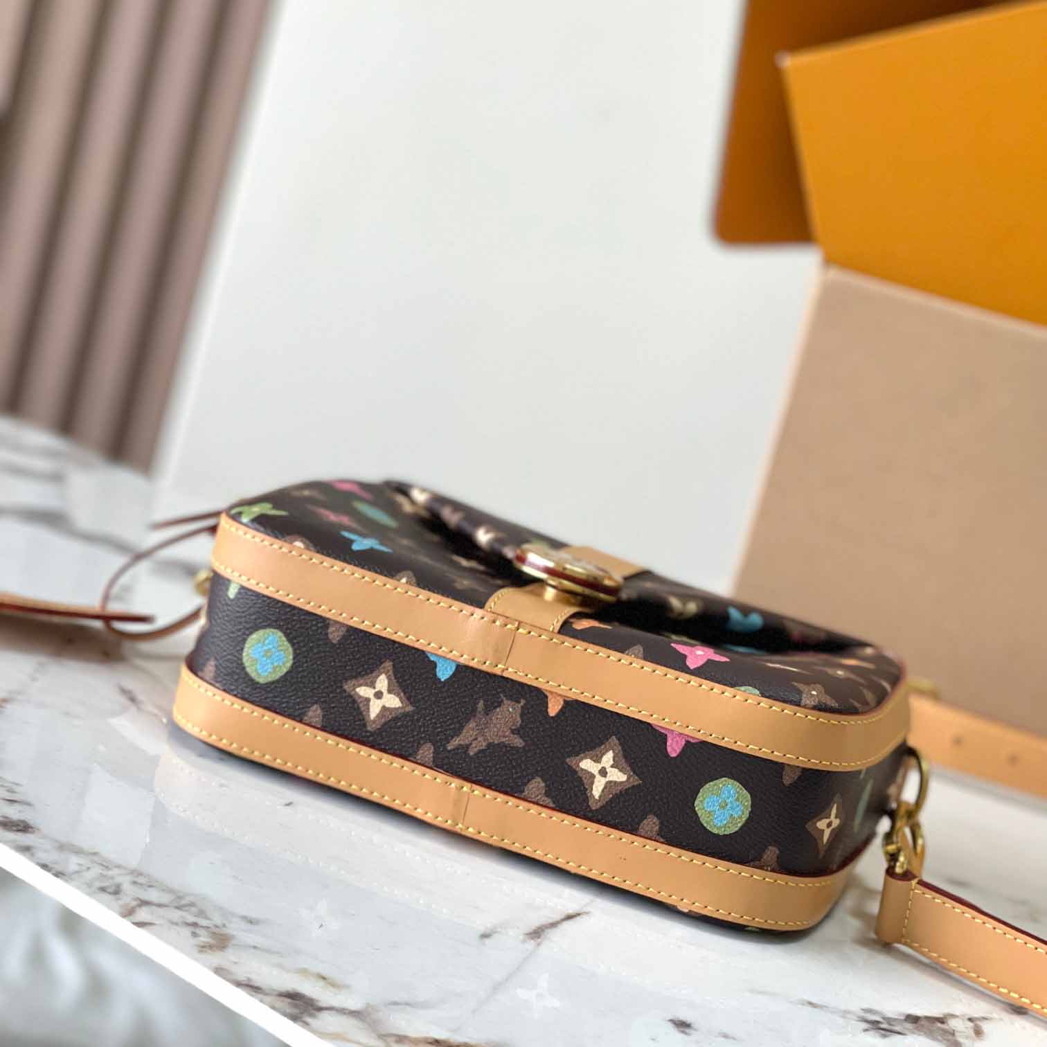 Louis Vuitton Envelope Messenger   M24820 - FashionPlug