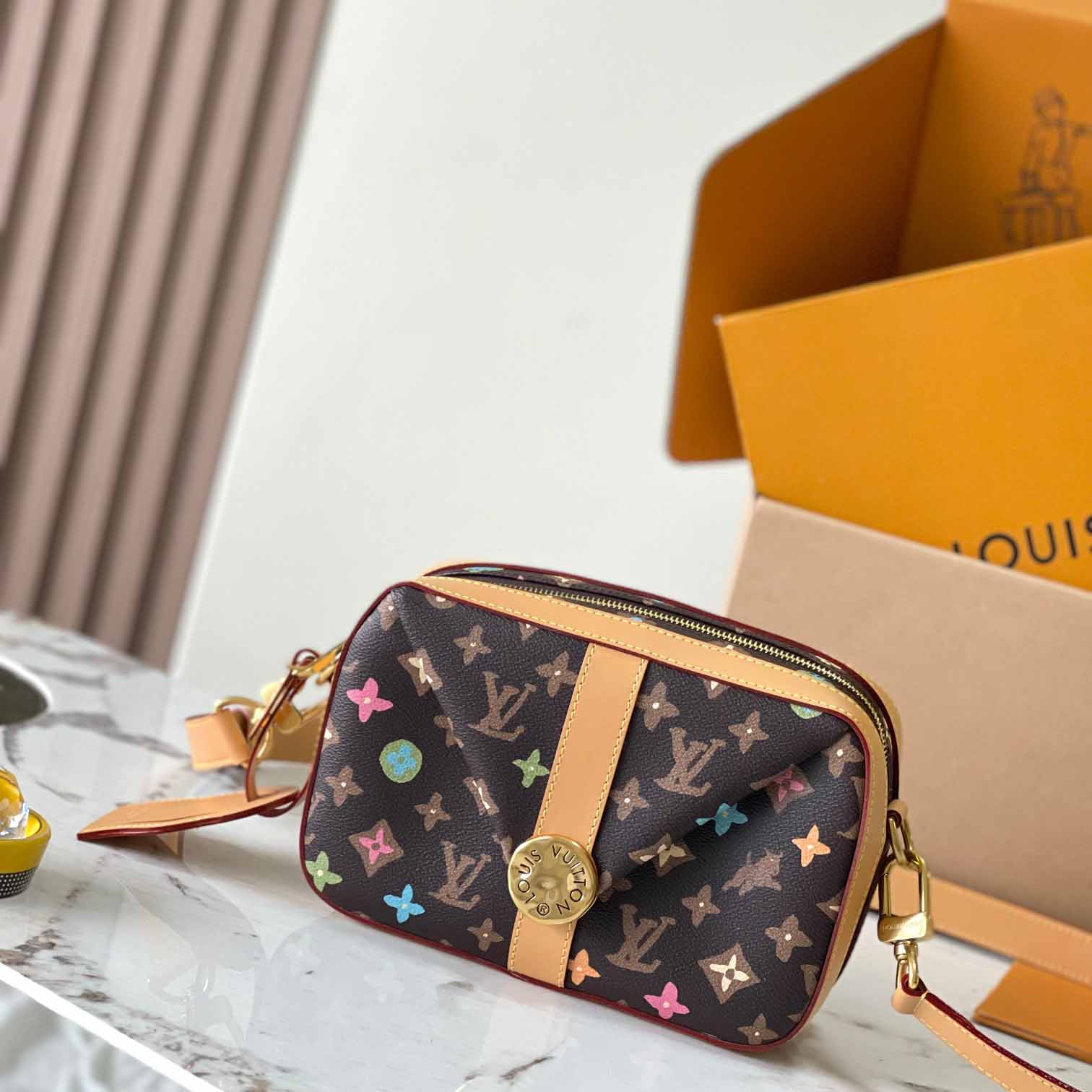 Louis Vuitton Envelope Messenger   M24820 - FashionPlug