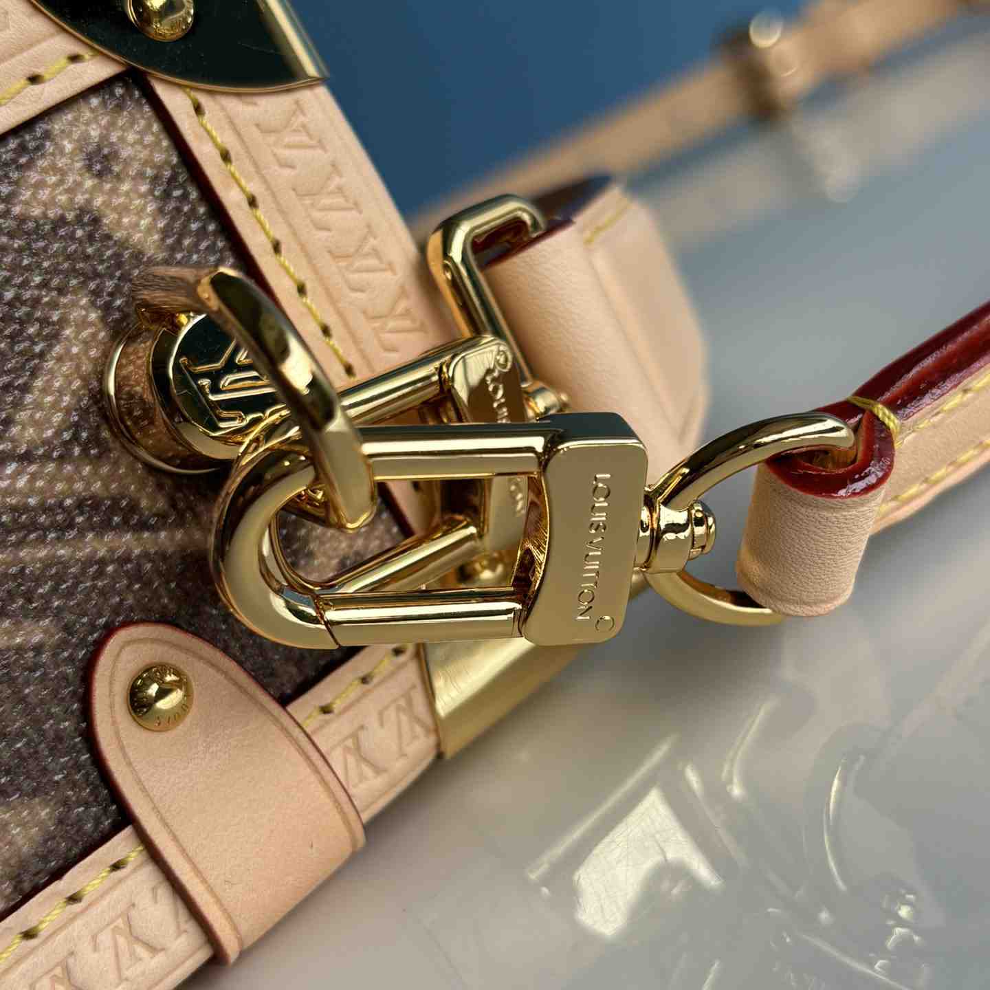 Louis Vuitton Side Trunk MM   M47085 - FashionPlug