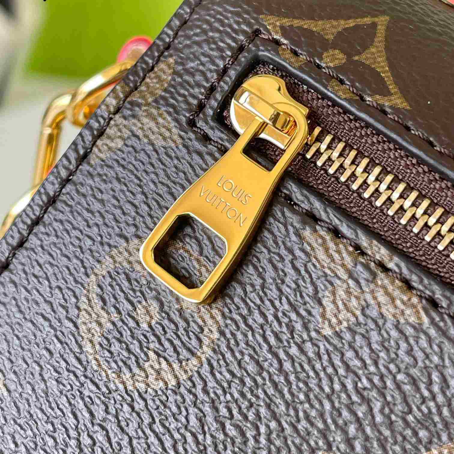 Louis Vuitton Pochette Métis East West   M46279 - FashionPlug