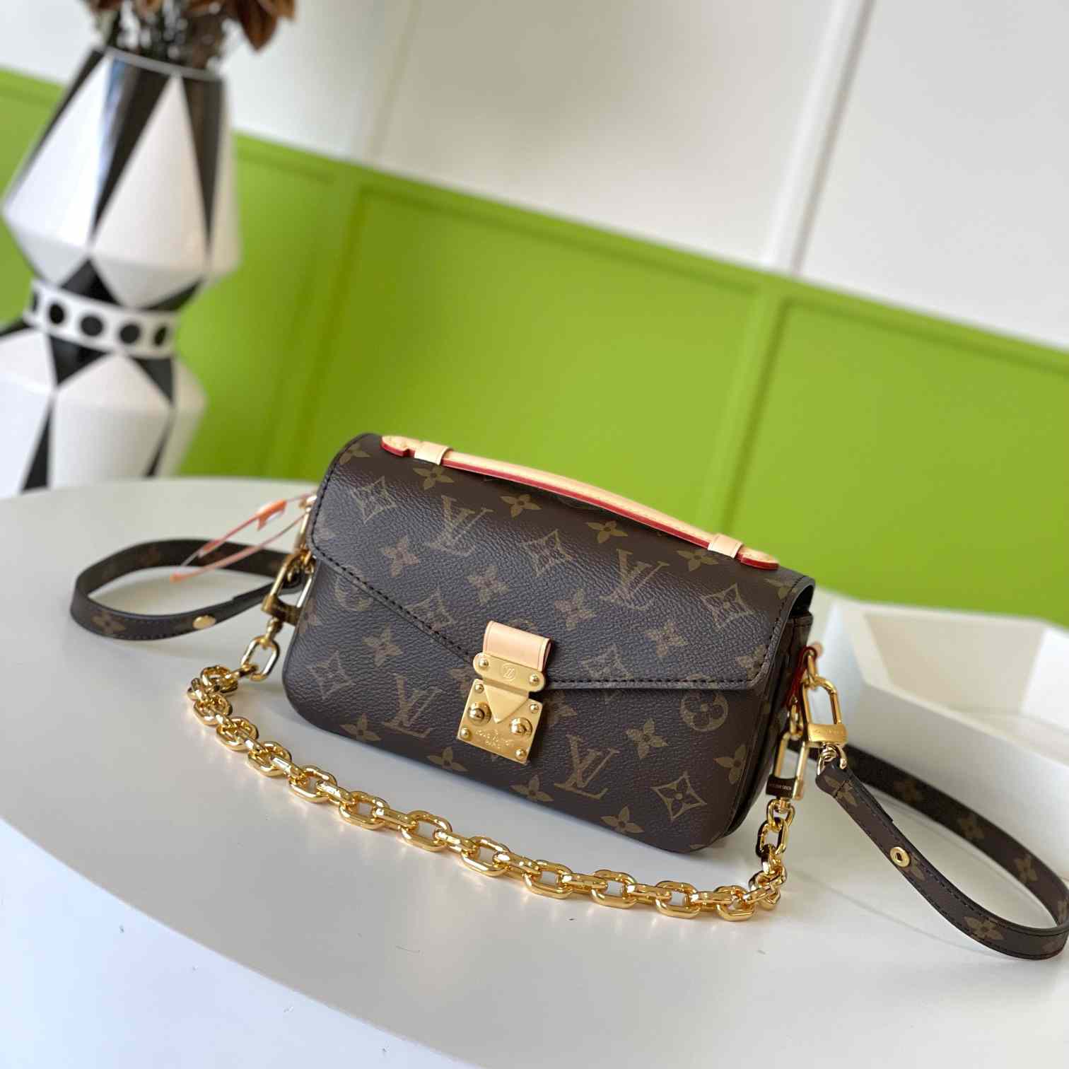 Louis Vuitton Pochette Métis East West   M46279 - FashionPlug