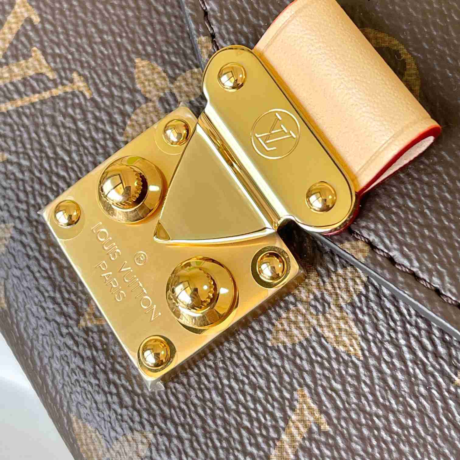 Louis Vuitton Pochette Métis East West   M46279 - FashionPlug