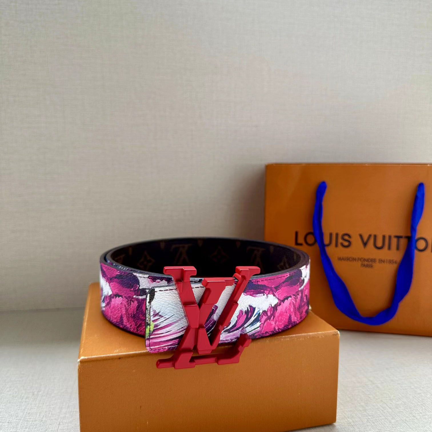 Louis Vuitton LV Tag 40mm Reversible Belt - FashionPlug