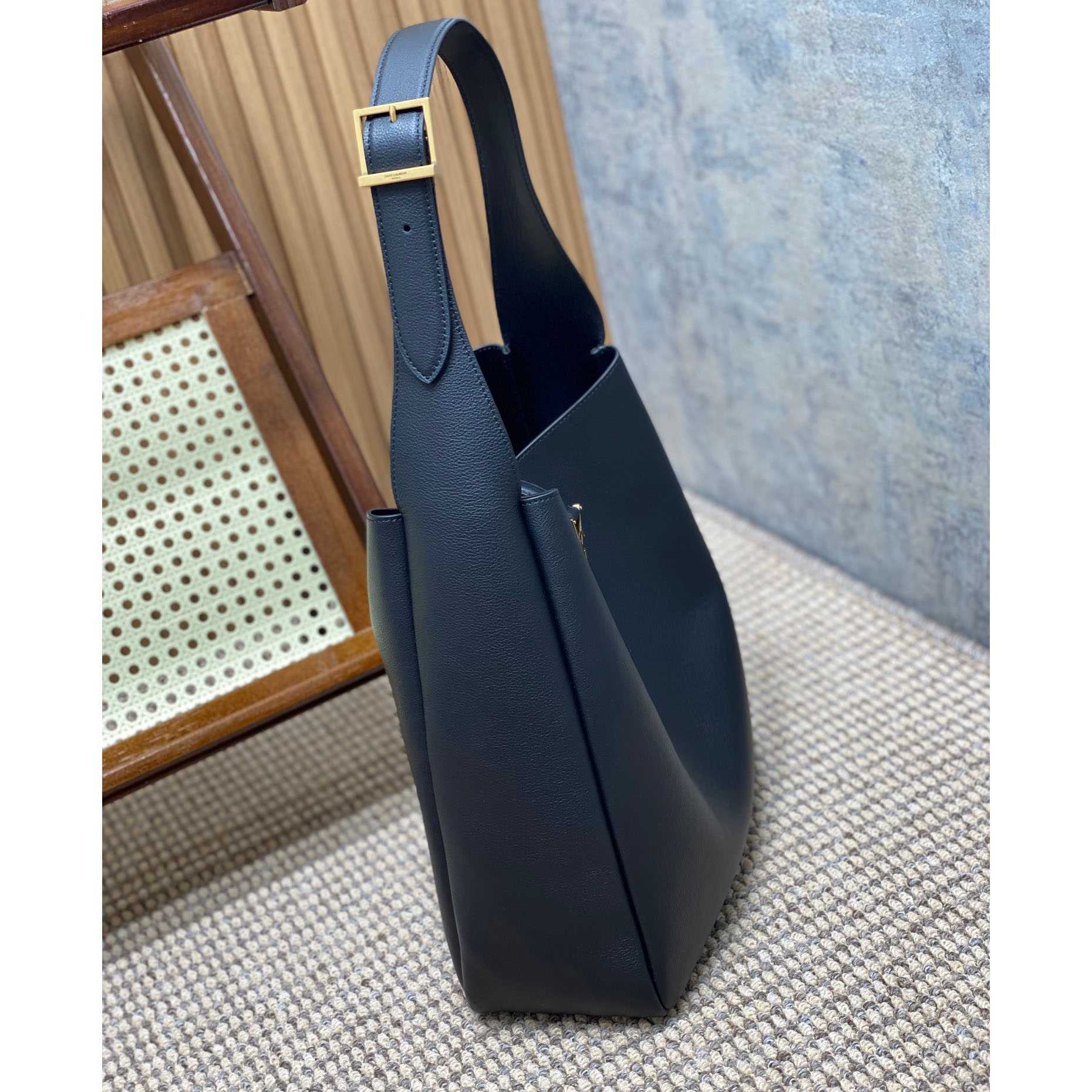 Saint Laurent Le 5 À 7 Supple Large In Smooth Leather - FashionPlug