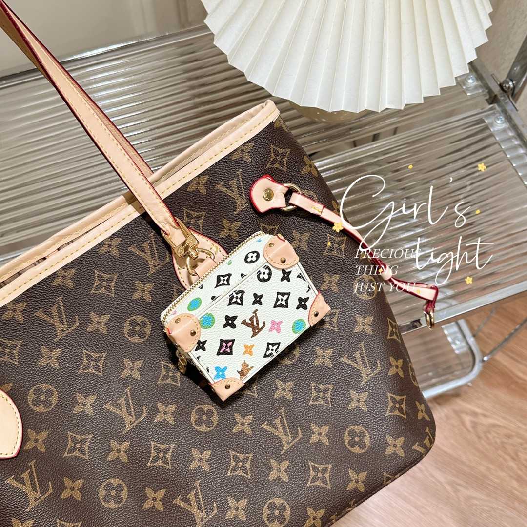 Louis Vuitton Monogram Craggy Trunk Key Holder and Bag Charm    - FashionPlug