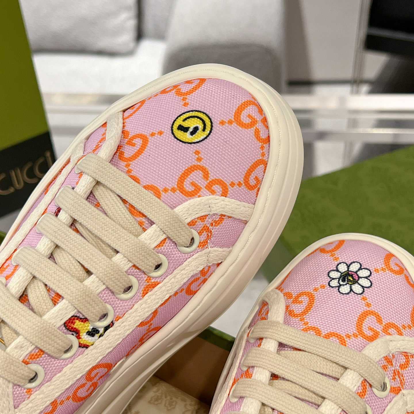 Gucci Women's GG Sneaker - FashionPlug