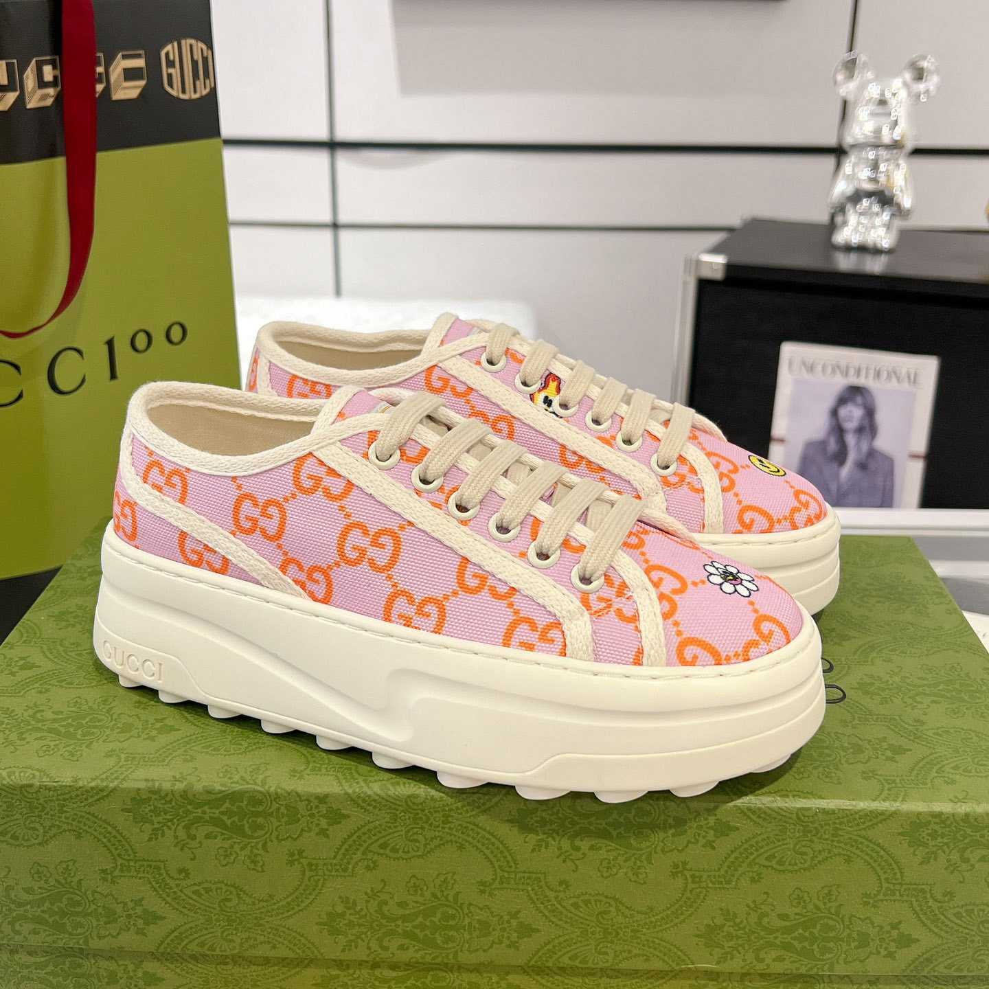 Gucci Women's GG Sneaker - FashionPlug