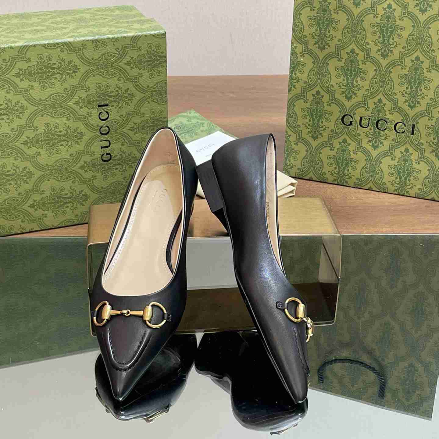 Gucci Women's Ballet Flat With Horsebit - FashionPlug