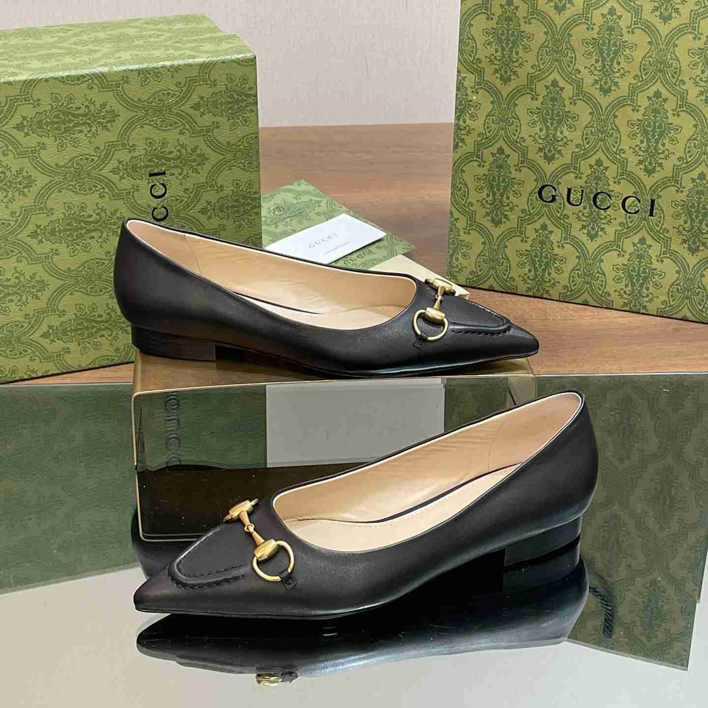 Gucci Women's Ballet Flat With Horsebit - FashionPlug