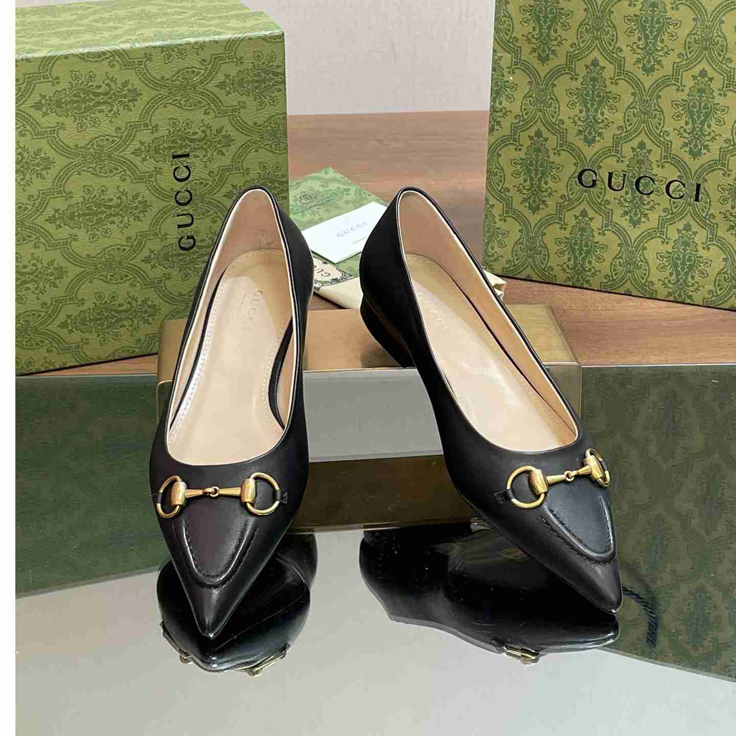 Gucci Women's Ballet Flat With Horsebit - FashionPlug