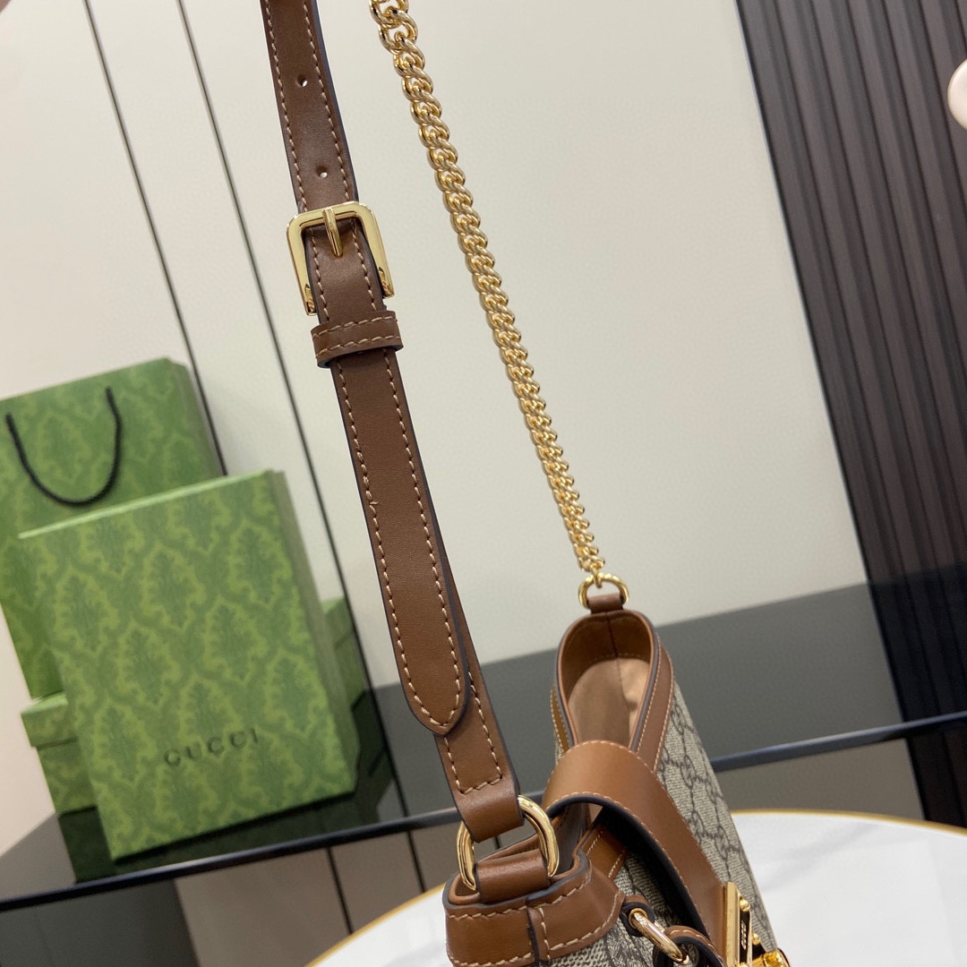 Gucci Padlock GG Medium Shoulder Bag - FashionPlug