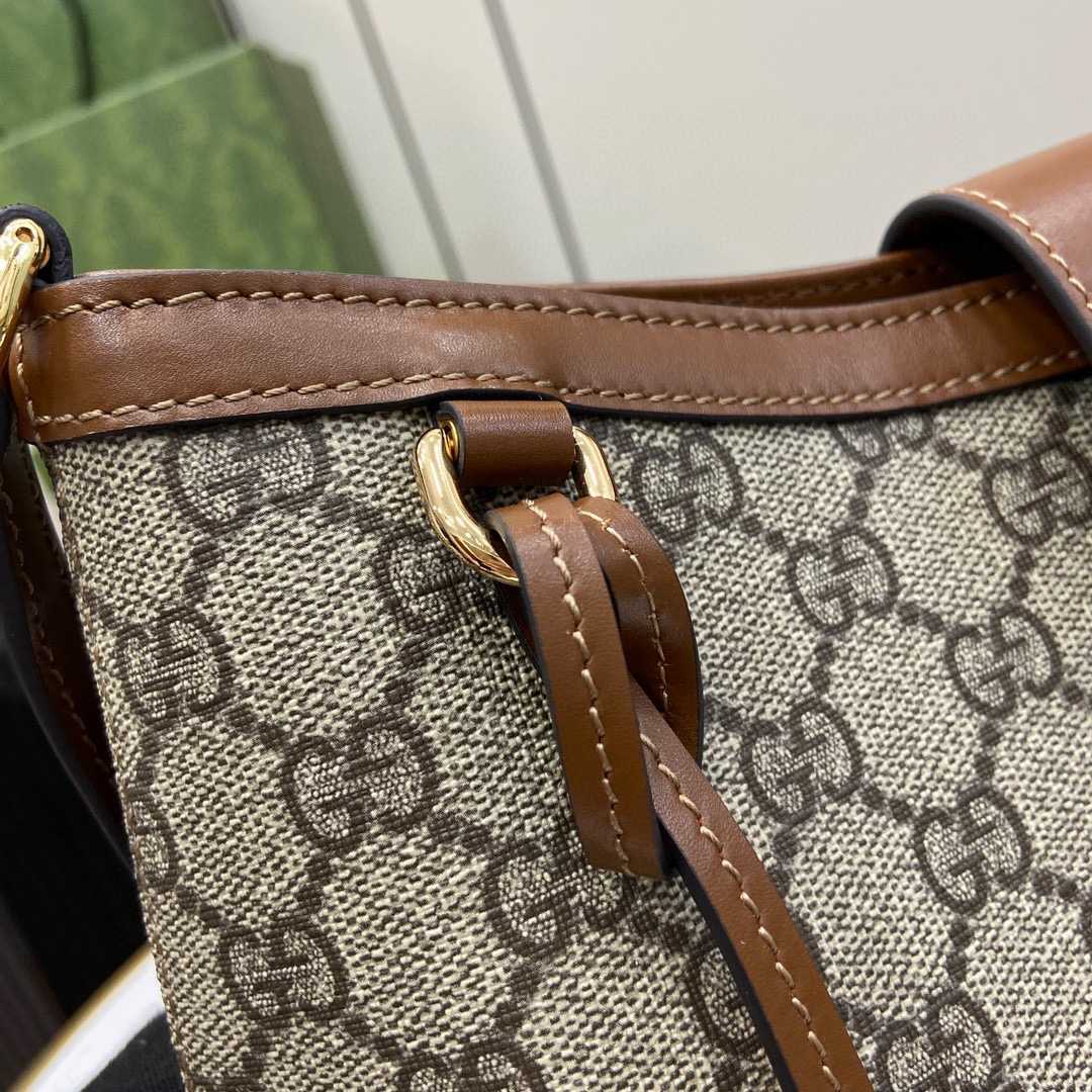 Gucci Padlock GG Medium Shoulder Bag - FashionPlug