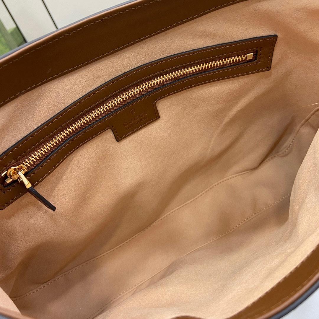 Gucci Padlock GG Medium Shoulder Bag - FashionPlug