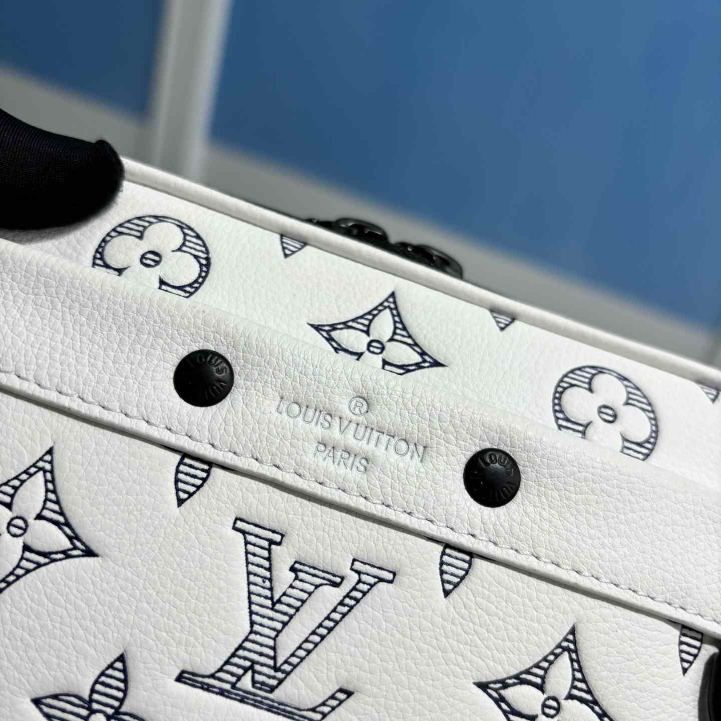Louis Vuitton Alpha Wearable Wallet   M83383 - FashionPlug