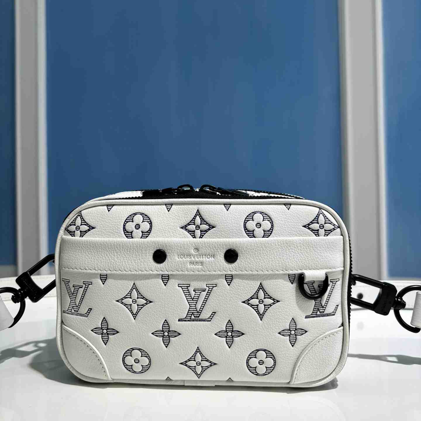 Louis Vuitton Alpha Wearable Wallet   M83383 - FashionPlug
