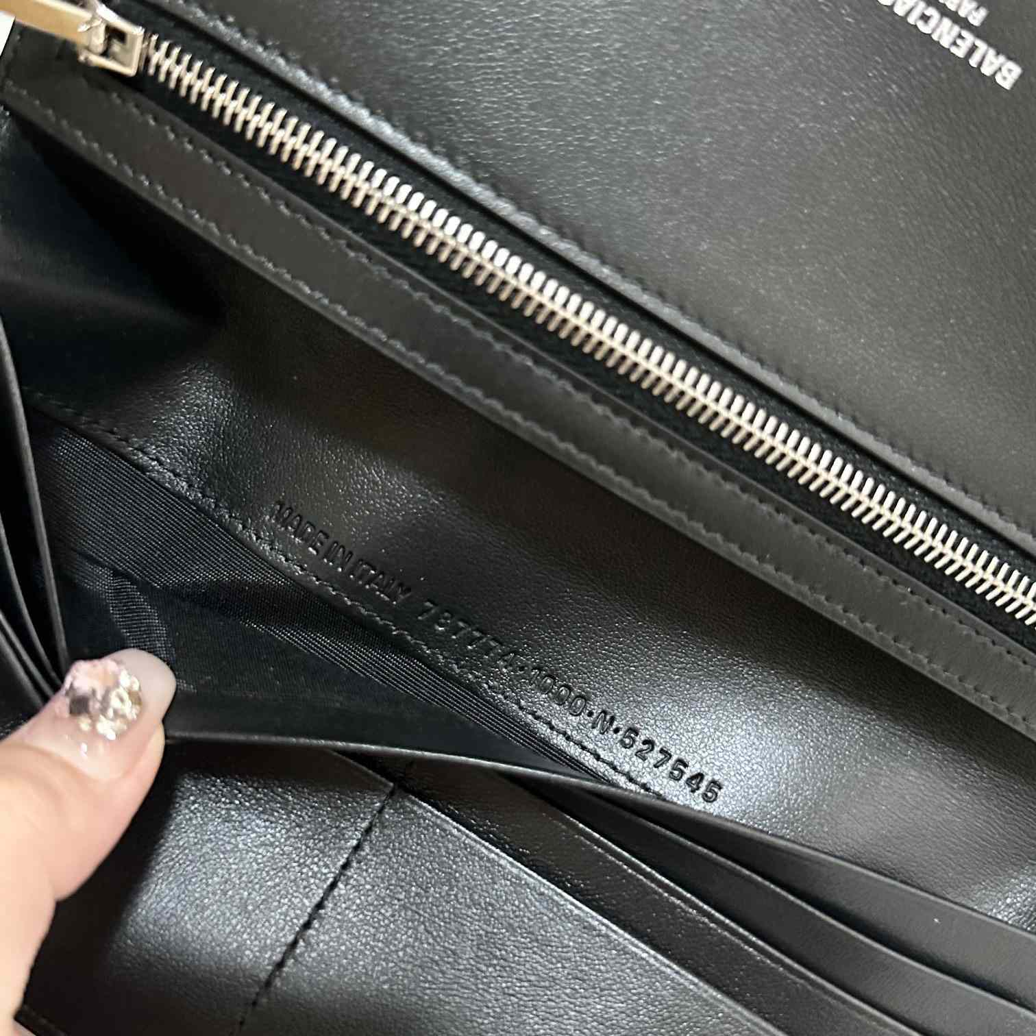 Balenciaga Passport Wallet  (21×12.4×2cm) - FashionPlug