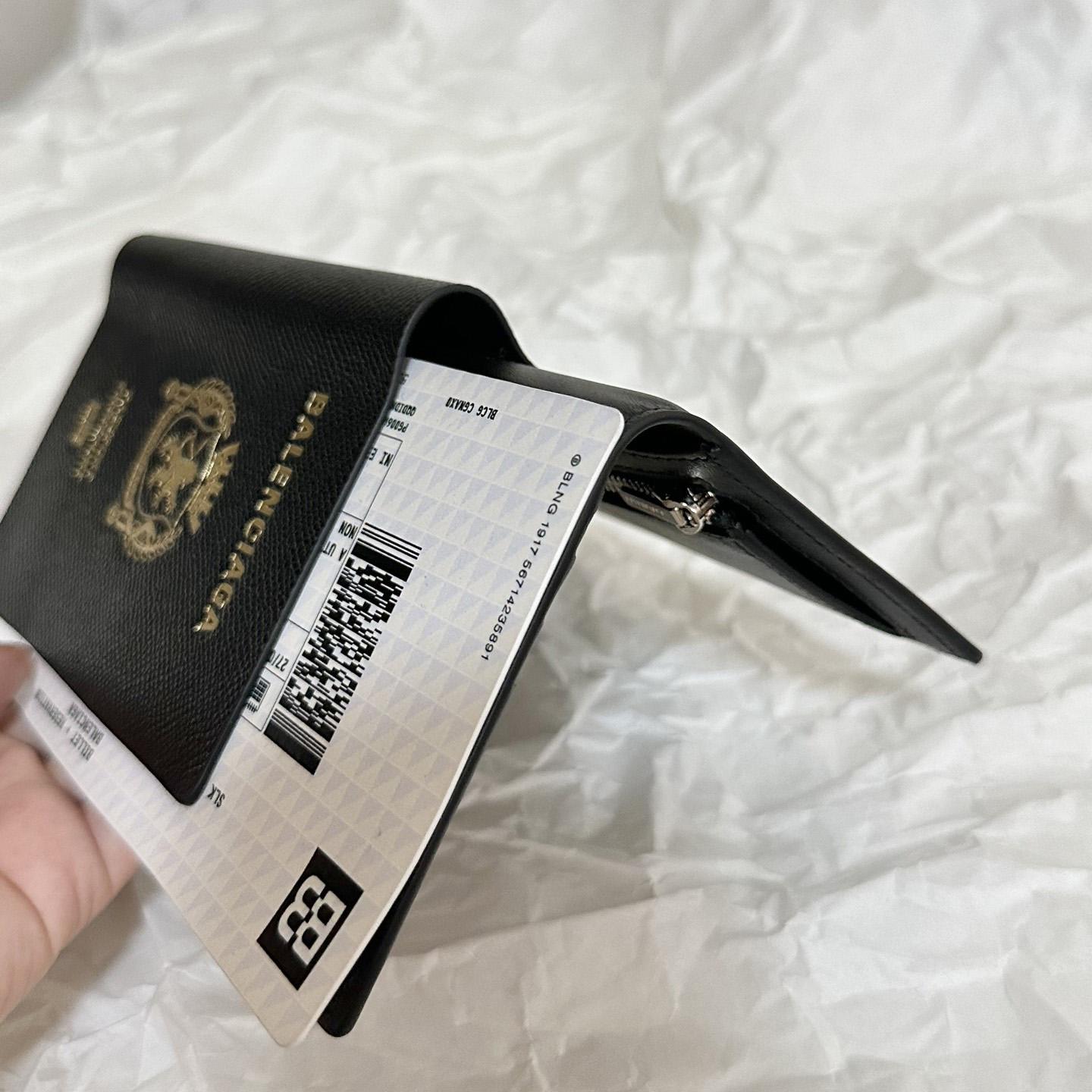 Balenciaga Passport Wallet  (21×12.4×2cm) - FashionPlug