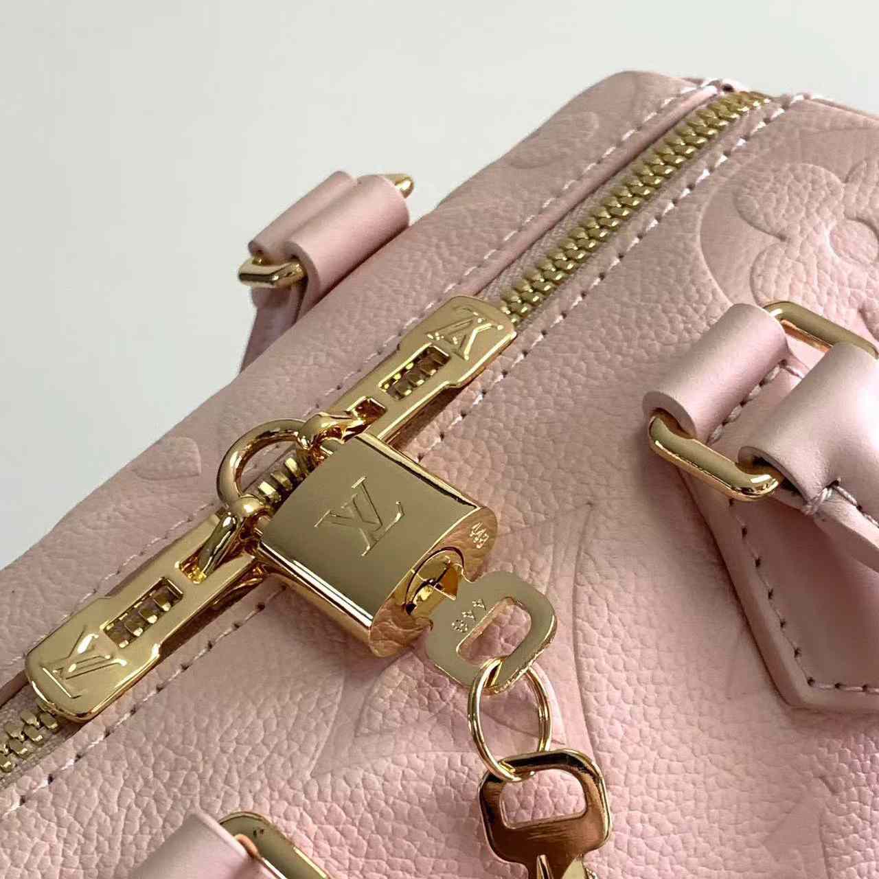 Louis Vuitton Speedy Bandoulière 20   M47136 - FashionPlug