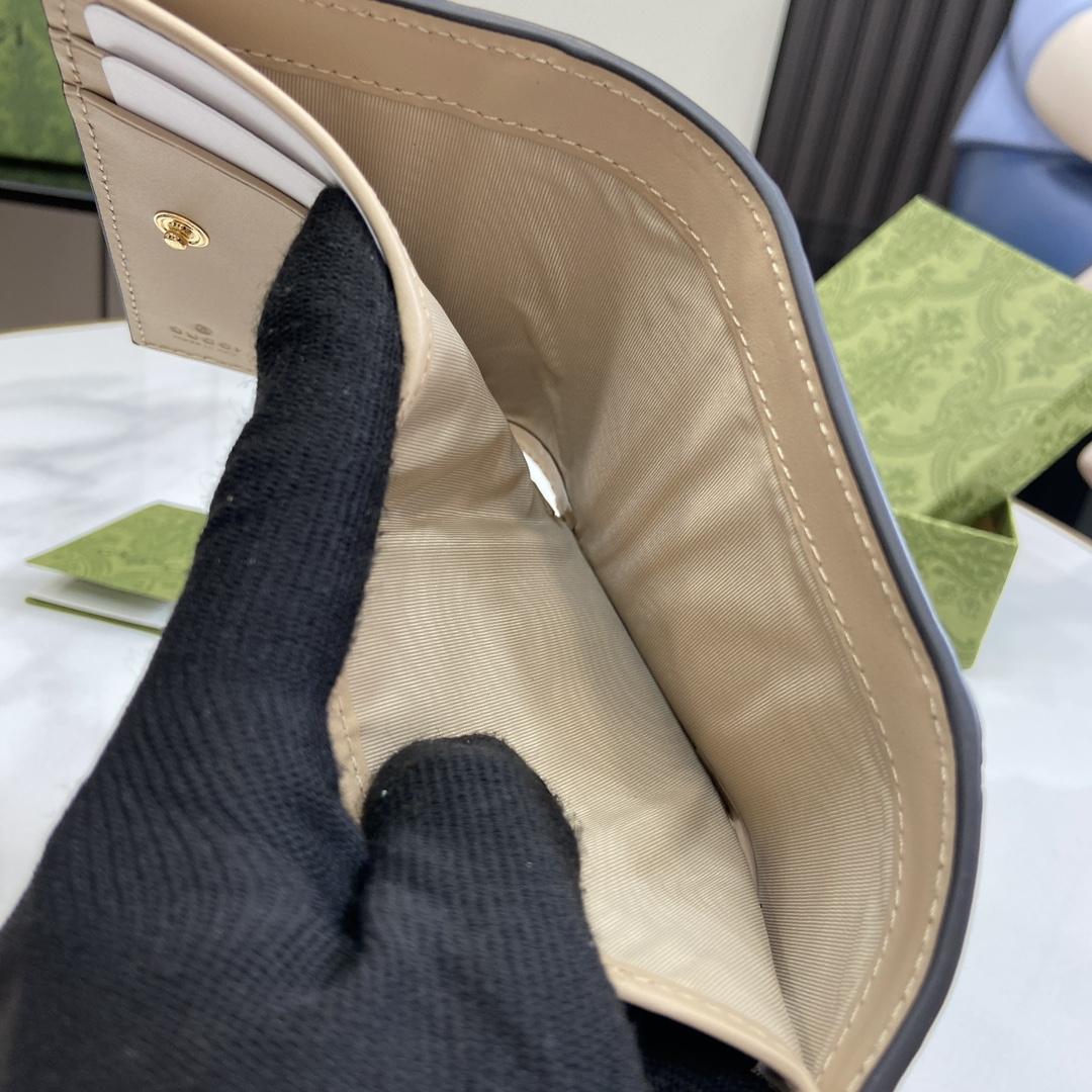 Gucci GG Medium Wallet - FashionPlug