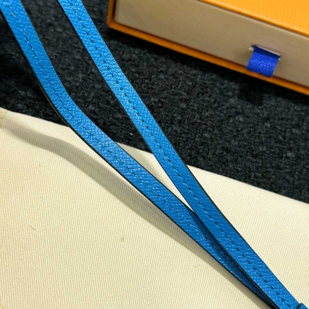 Louis Vuitton Card Holder Necklace  M83154 - FashionPlug
