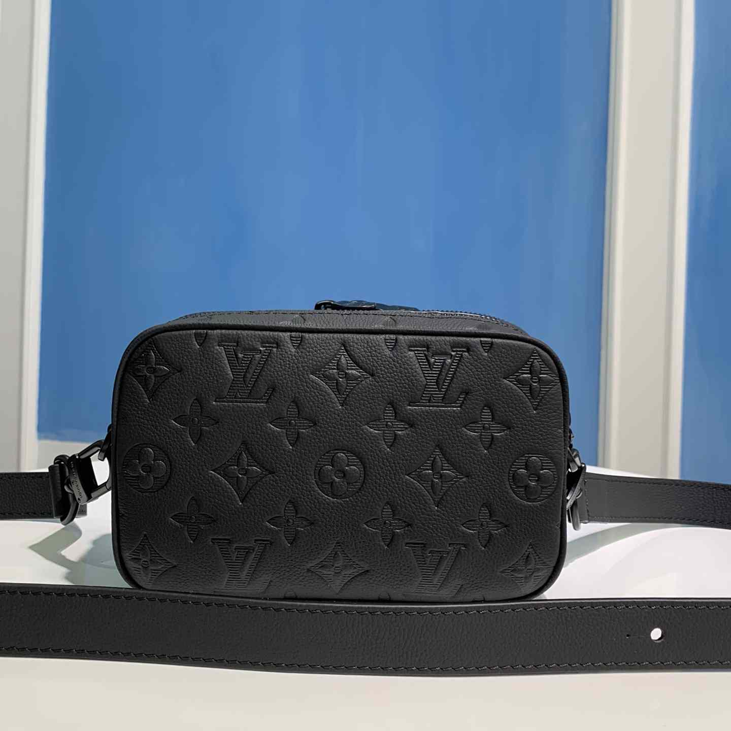 Louis Vuitton Alpha Wearable Wallet   M82544 - FashionPlug