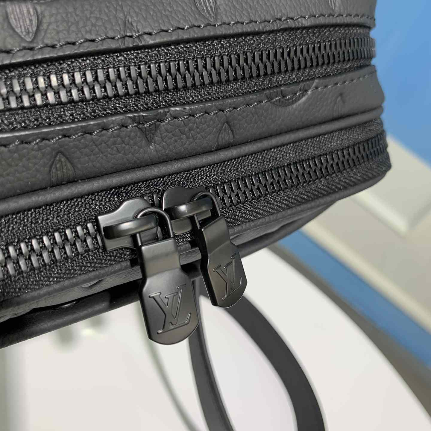 Louis Vuitton Alpha Wearable Wallet   M82544 - FashionPlug