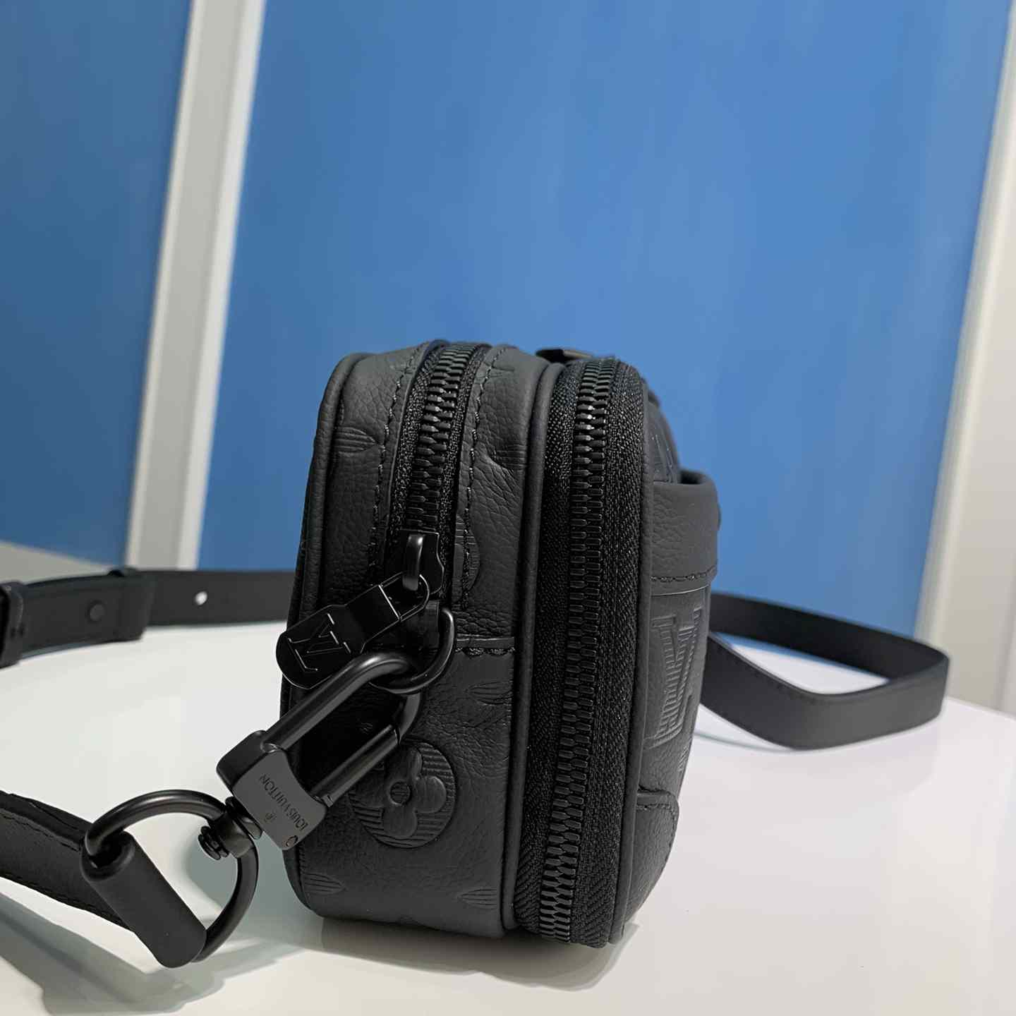 Louis Vuitton Alpha Wearable Wallet   M82544 - FashionPlug