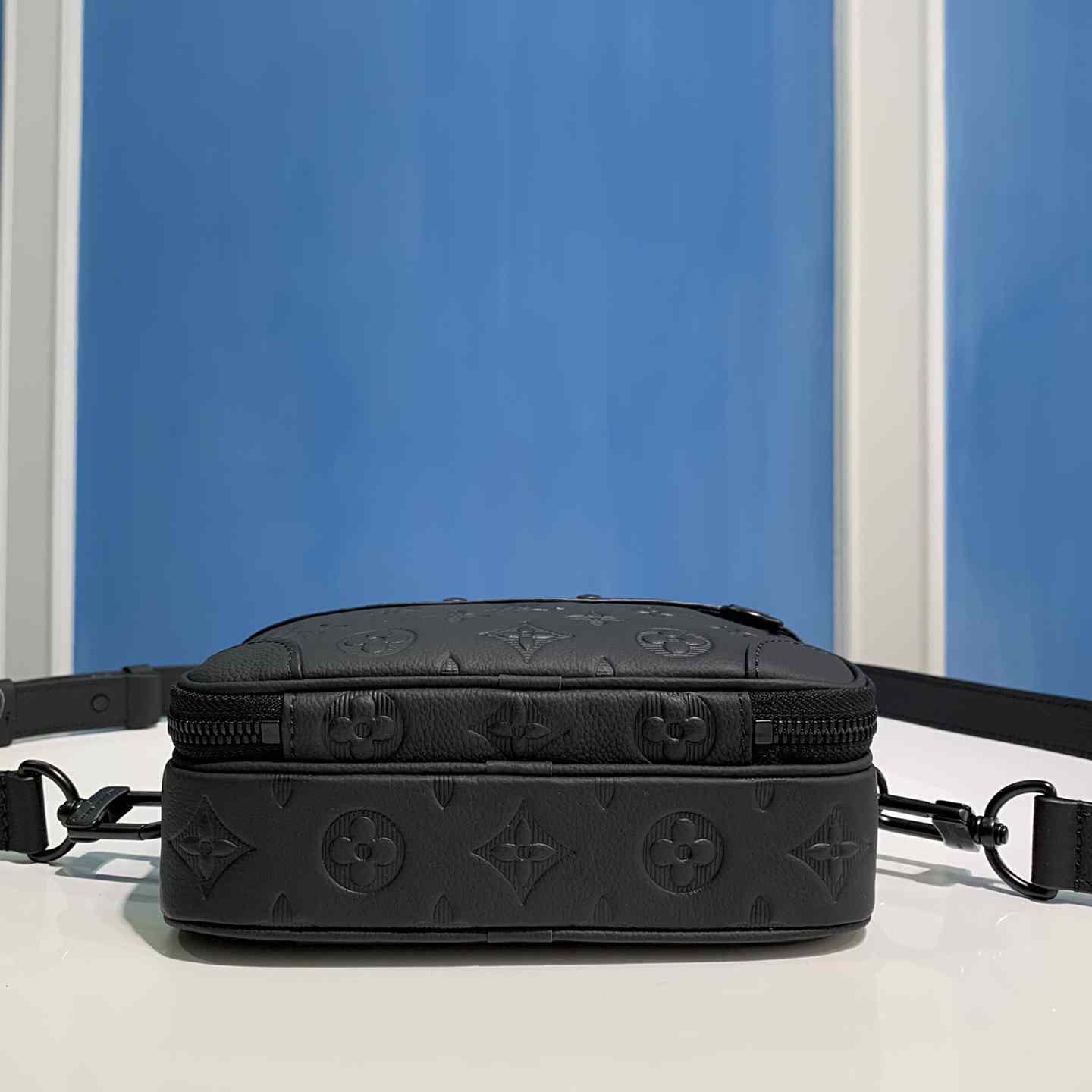 Louis Vuitton Alpha Wearable Wallet   M82544 - FashionPlug