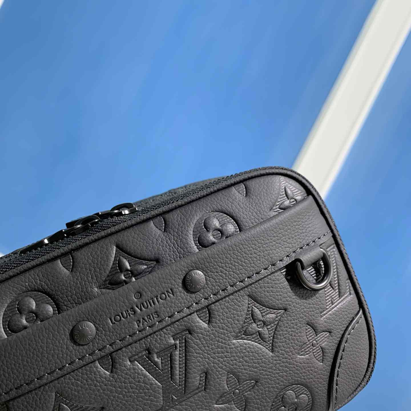 Louis Vuitton Alpha Wearable Wallet   M82544 - FashionPlug