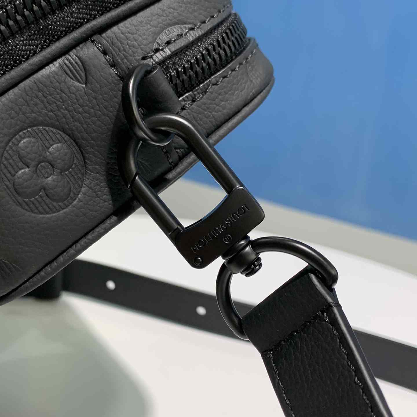 Louis Vuitton Alpha Wearable Wallet   M82544 - FashionPlug