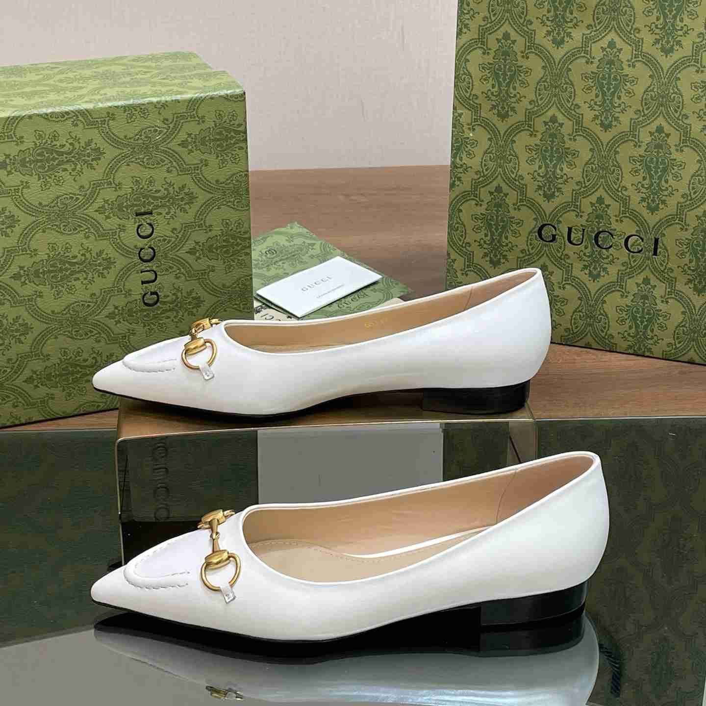 Gucci Women's Ballet Flat With Horsebit - FashionPlug