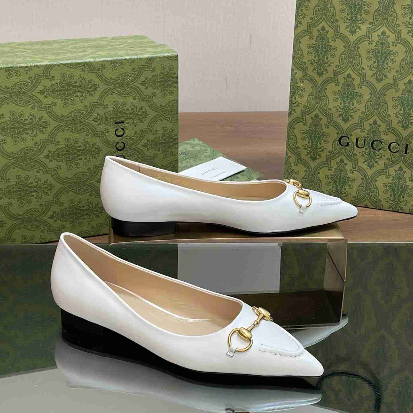Gucci Women's Ballet Flat With Horsebit - FashionPlug