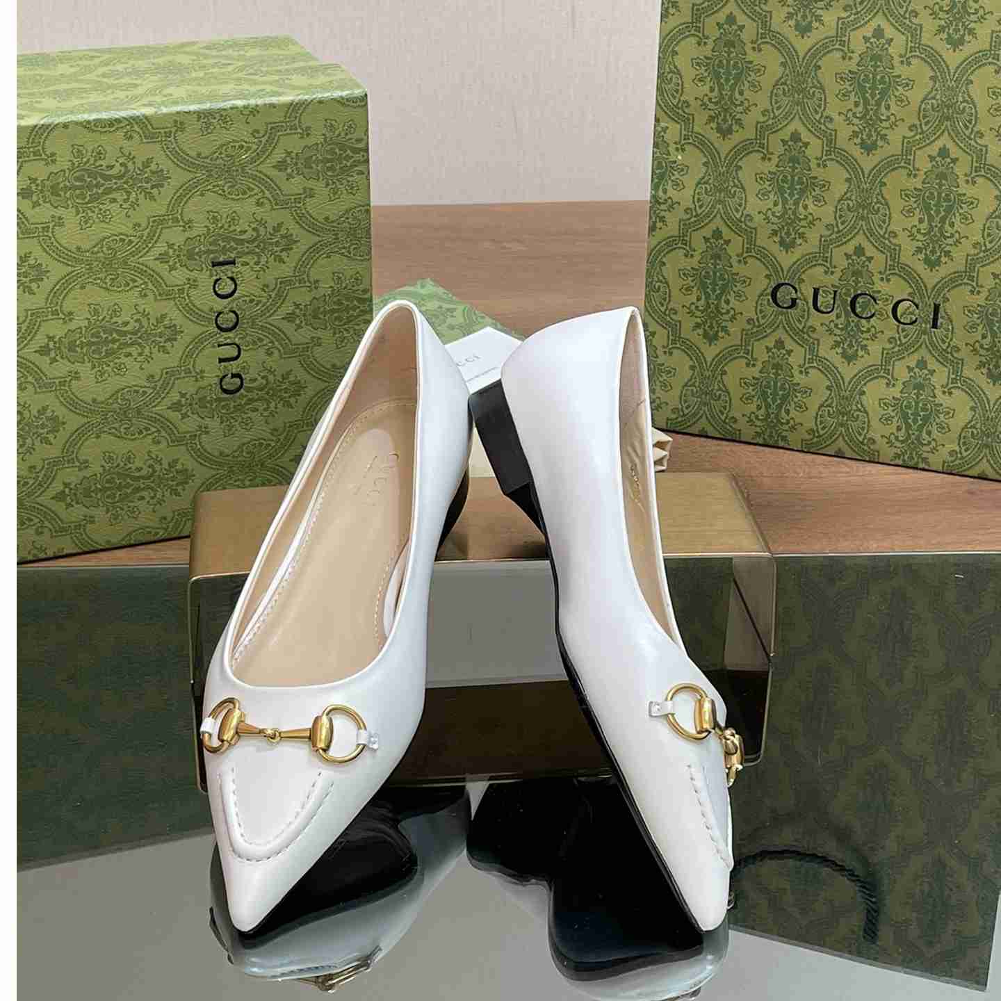 Gucci Women's Ballet Flat With Horsebit - FashionPlug