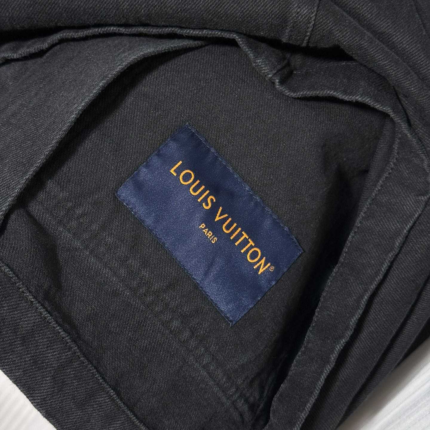 Louis Vuitton Short-Sleeved Denim Workwear Shirt 1AFVA4 - FashionPlug
