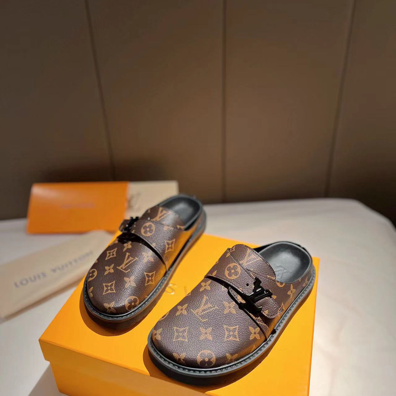 Louis Vuitton LV Easy Mule    1A8WIB - FashionPlug