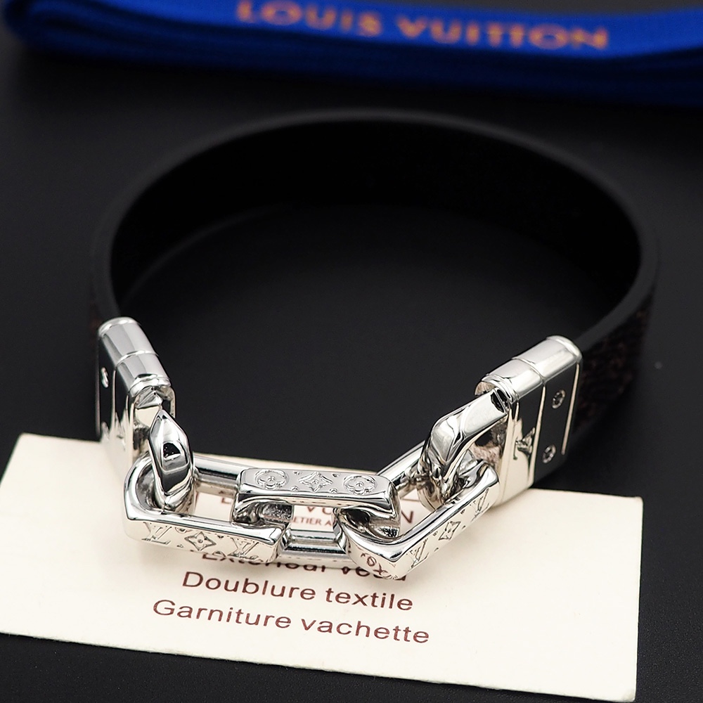 Louis Vuitton LV Links Bracelet   M8405 - FashionPlug