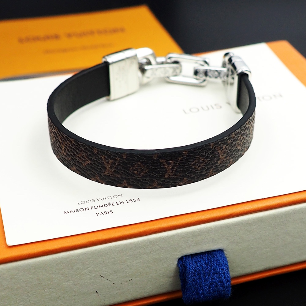 Louis Vuitton LV Links Bracelet   M8405 - FashionPlug