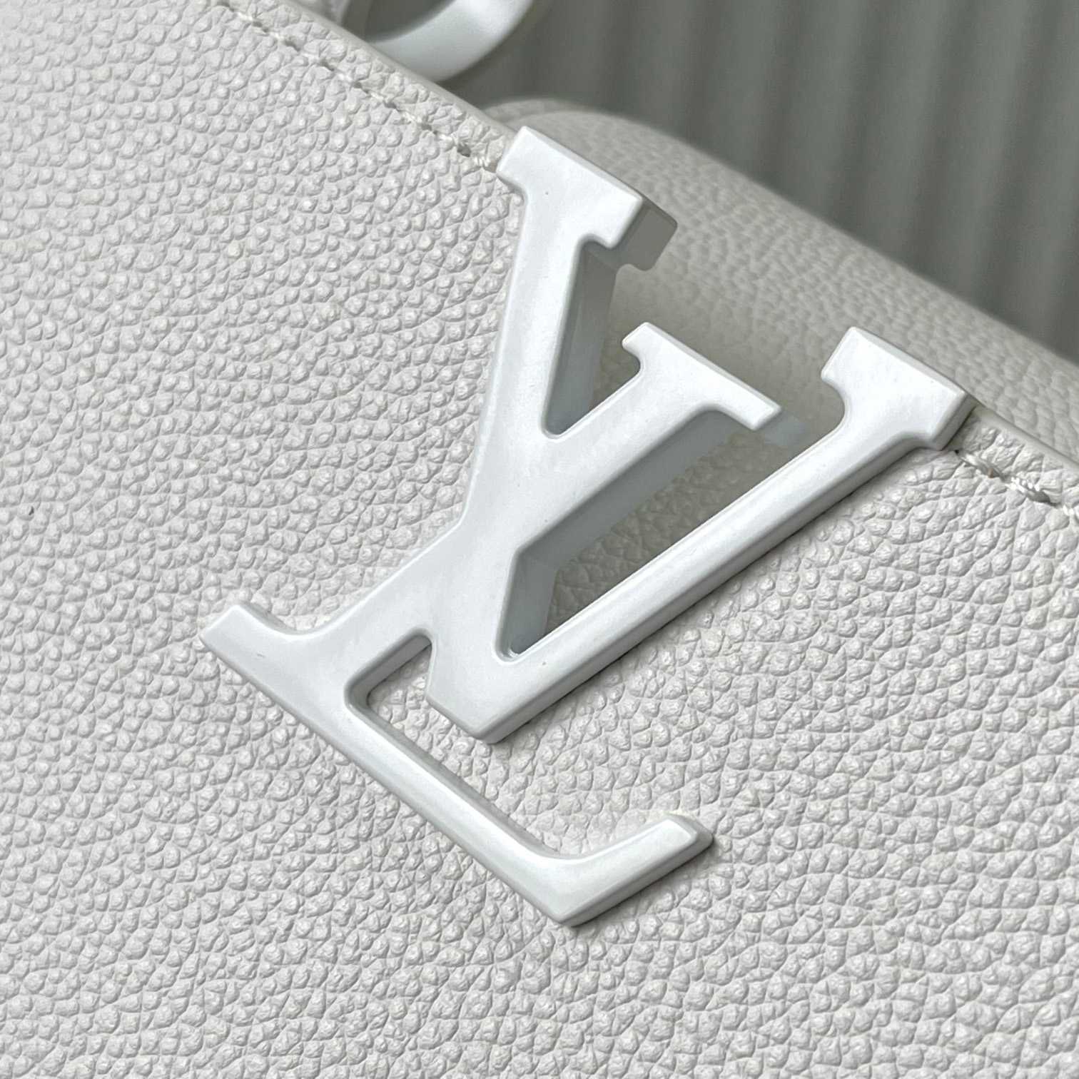 Louis Vuitton Capucines Mini（22 * 12 * 8 cm） - FashionPlug