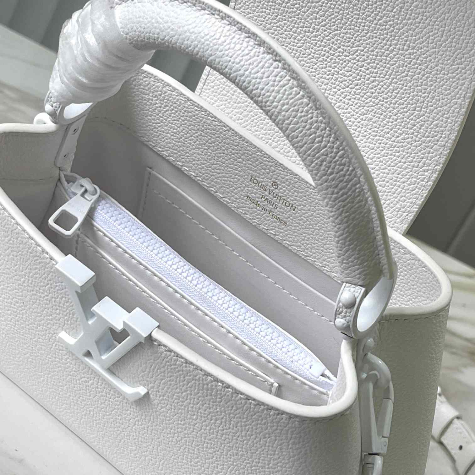 Louis Vuitton Capucines Mini（22 * 12 * 8 cm） - FashionPlug