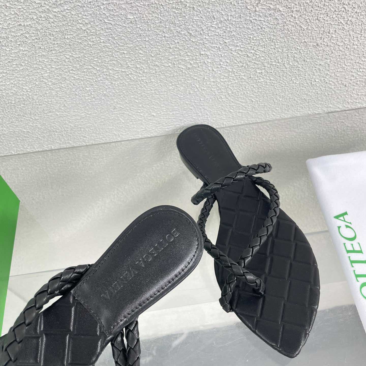Bottega Veneta Leaf Flat Sandal - FashionPlug