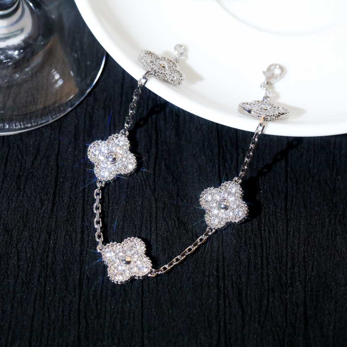 Van Cleef & Arpels Bracelet - FashionPlug