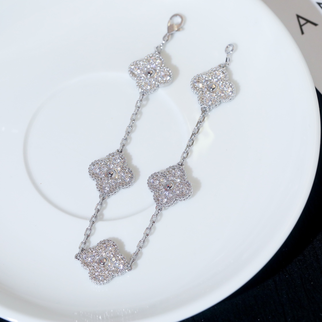 Van Cleef & Arpels Bracelet - FashionPlug