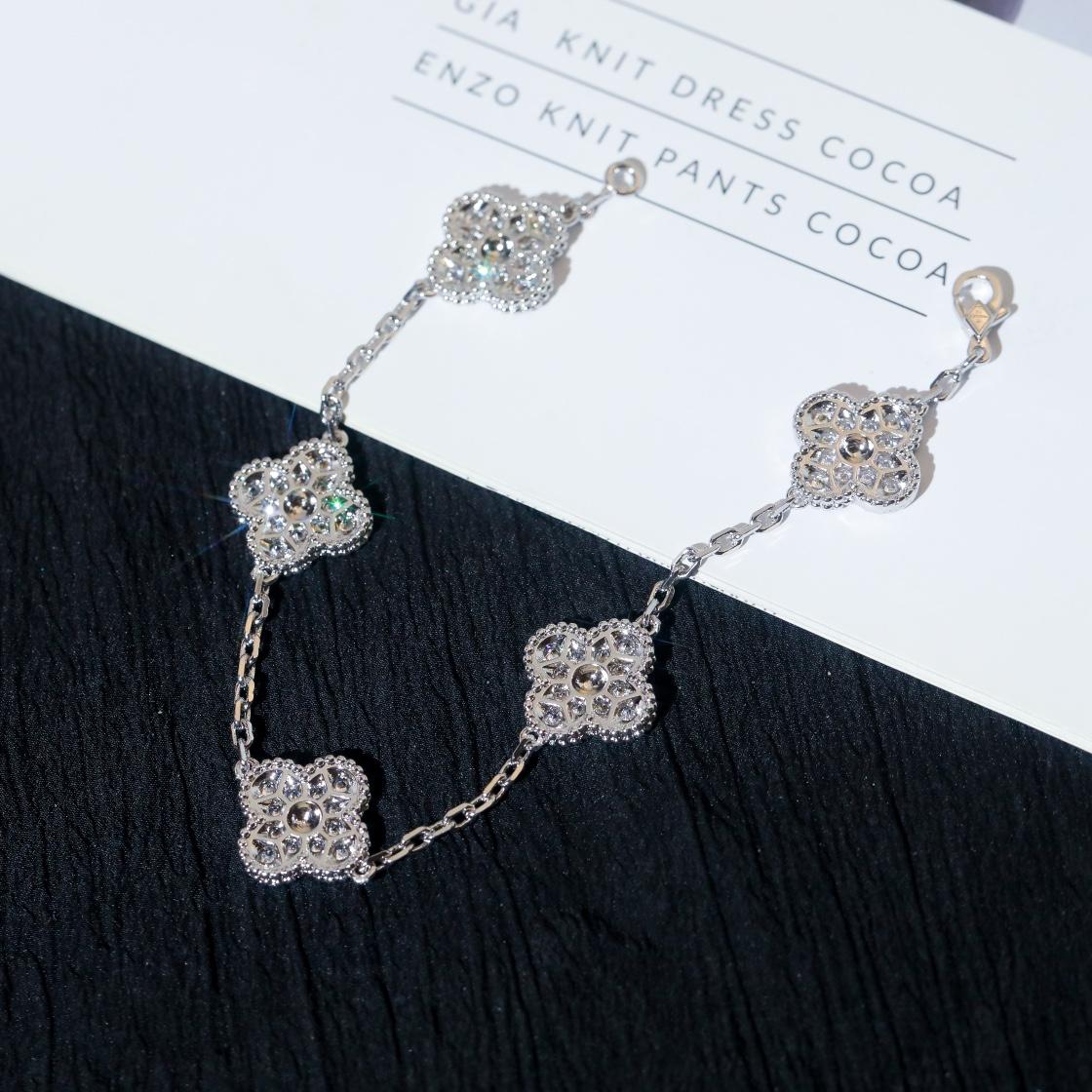 Van Cleef & Arpels Bracelet - FashionPlug