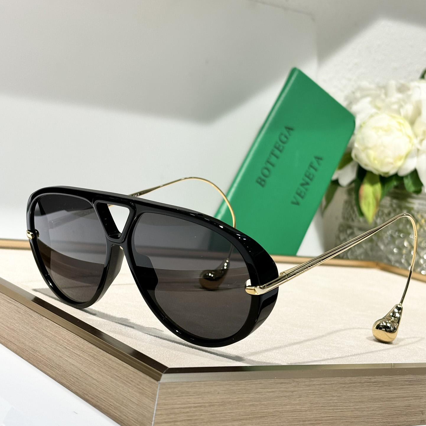Bottega Veneta Drop Aviator Sunglasses    - FashionPlug