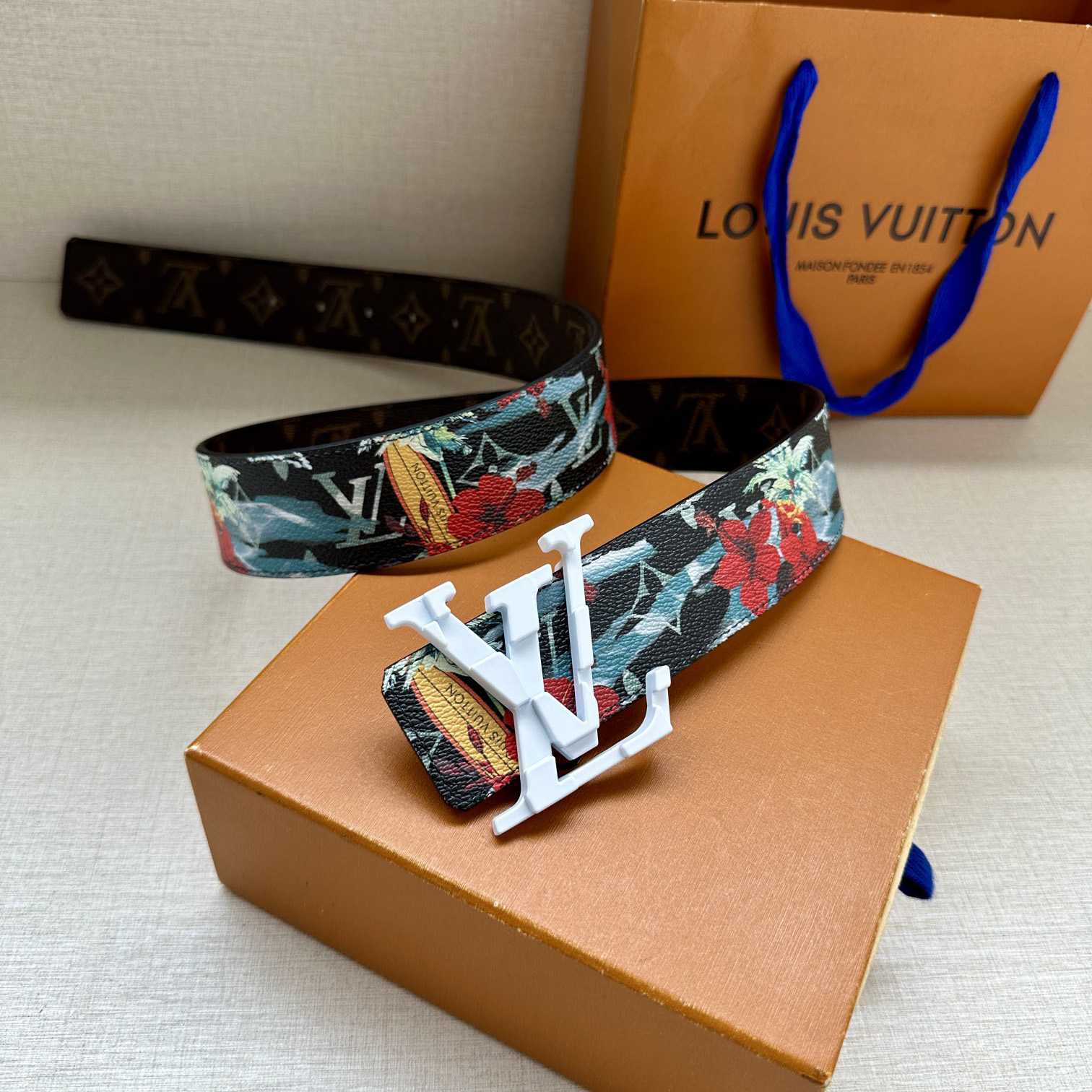 Louis Vuitton LV Tag 40mm Reversible Belt - FashionPlug