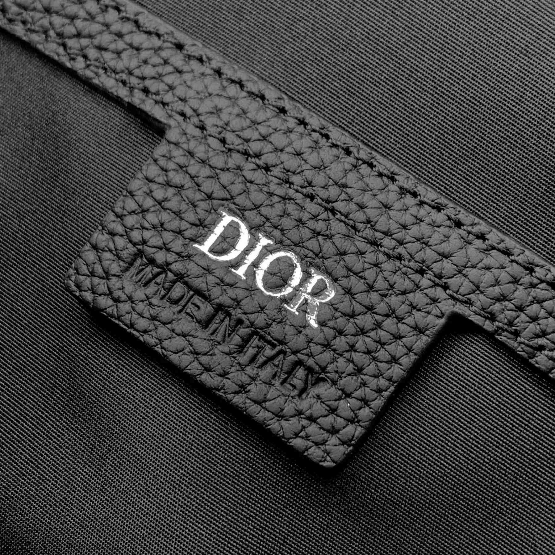 Dior Rider 2.0 Zipped Messenger Bag - FashionPlug