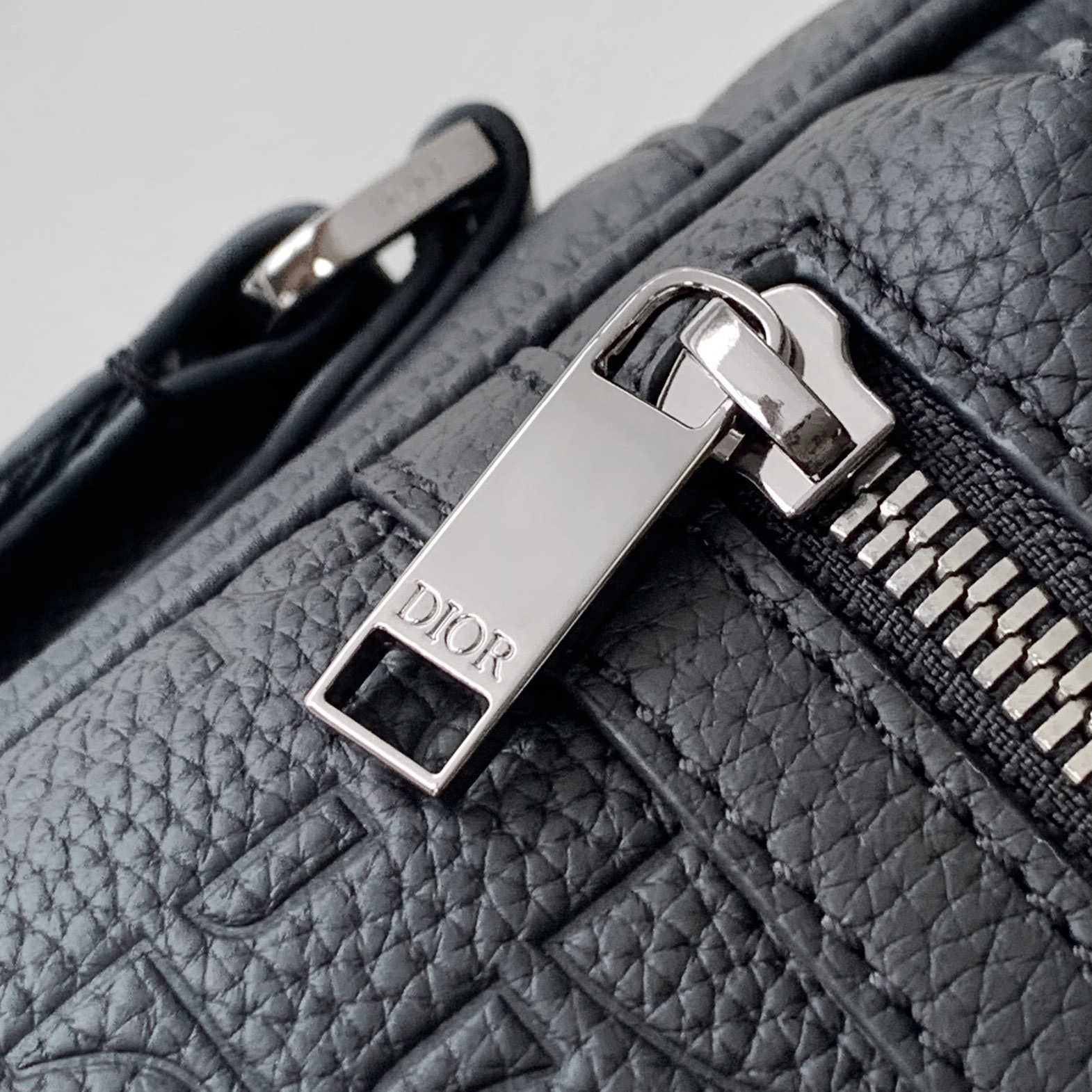 Dior Rider 2.0 Zipped Messenger Bag - FashionPlug